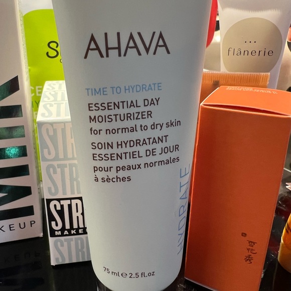NWT AHAVA time to hydrate essential day moisturizer for normal to dry skin. - Picture 2 of 12